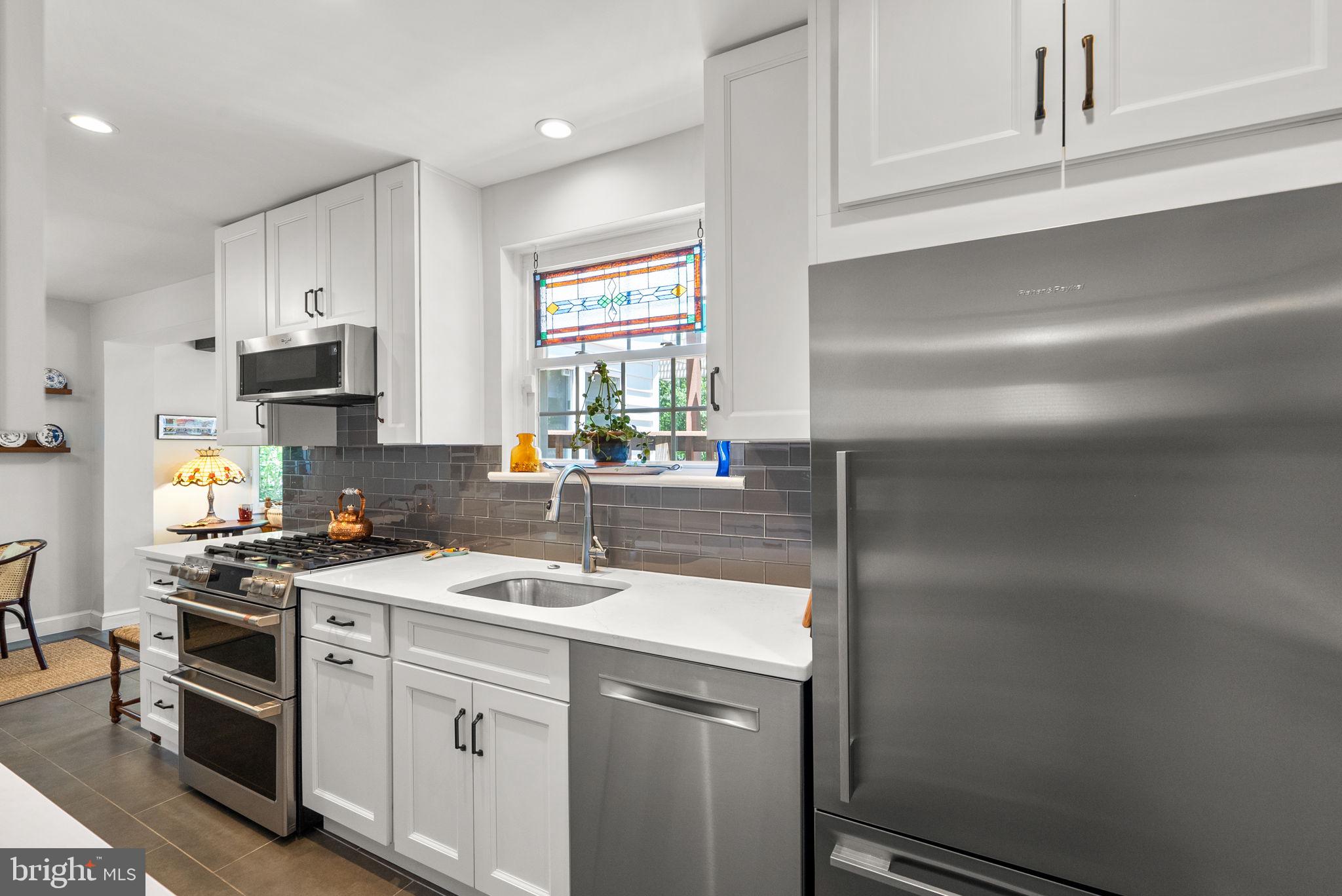8917 Whitney Street Silver Spring, MD 20901 - Photo 4 of 41 Stainless steel appliances