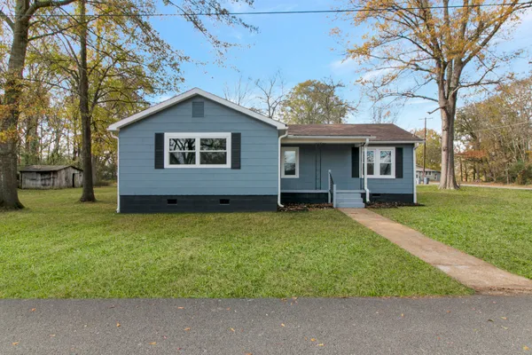 $1,690 | 229 Chestnut Street North, Bruceton, TN 38317