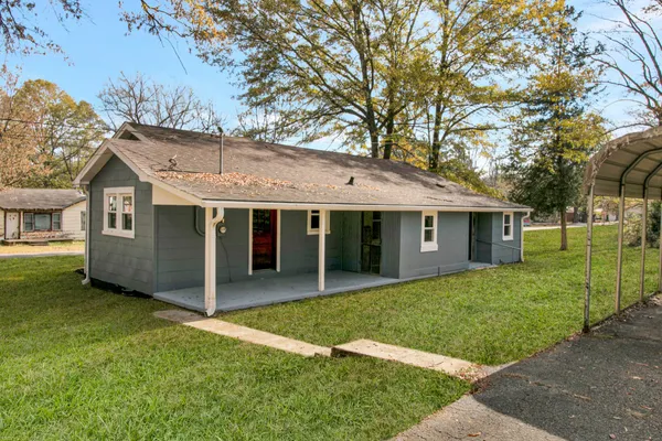 $1,690 | 229 Chestnut Street North, Bruceton, TN 38317