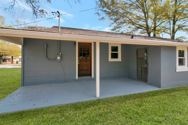 $1,690 | 229 Chestnut Street North, Bruceton, TN 38317