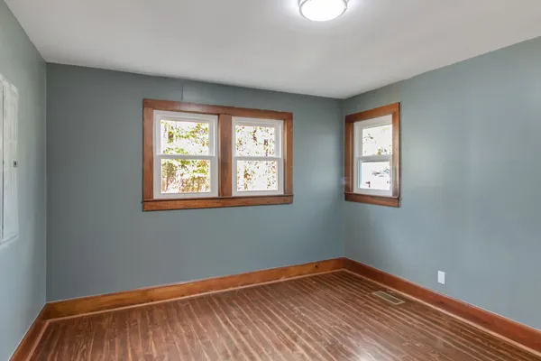 a view of empty room with window