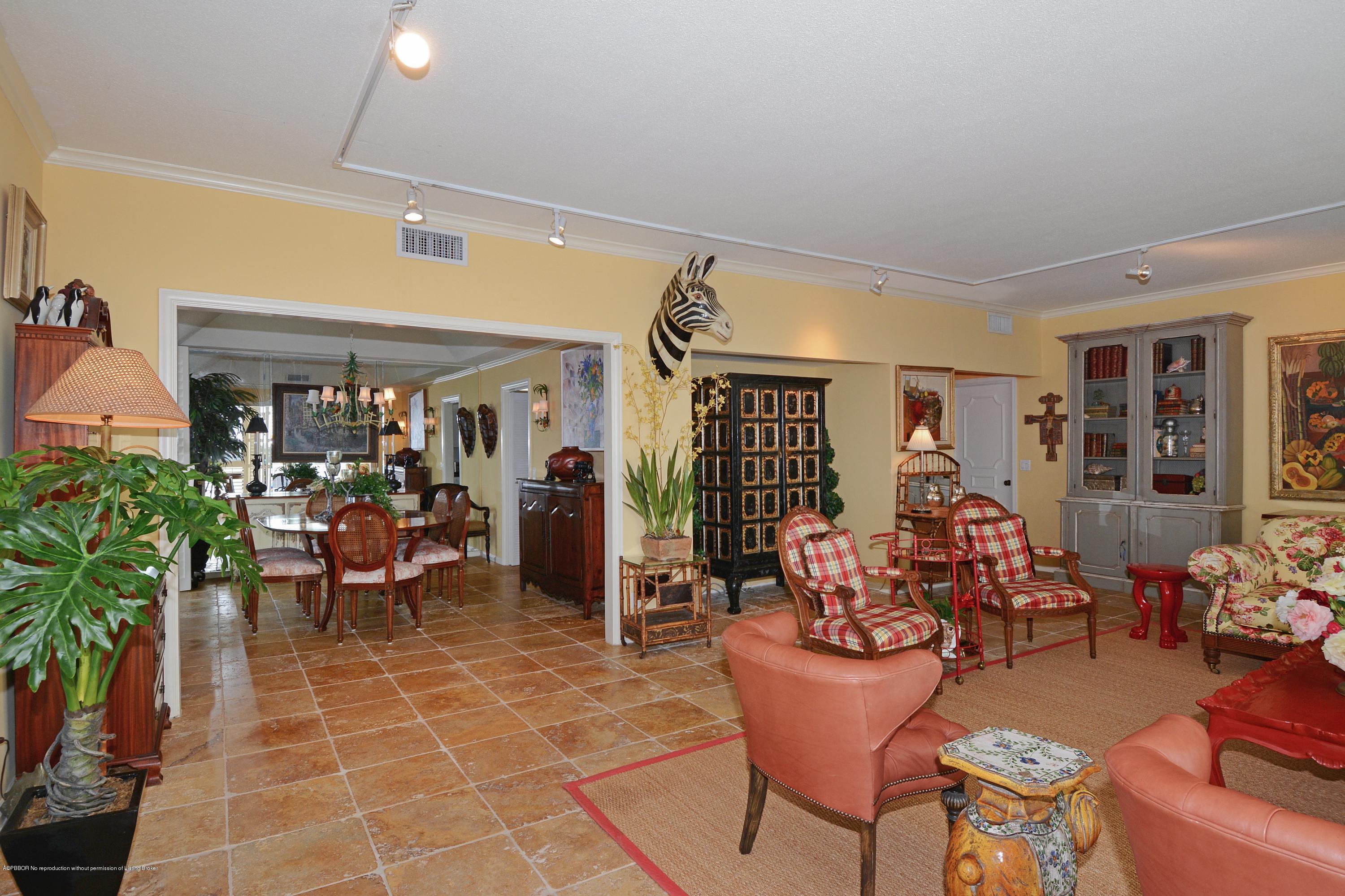 2150 Ibis Isle Road, Unit 14 Palm Beach, FL 33480 - Photo 5 of 13 Living Room