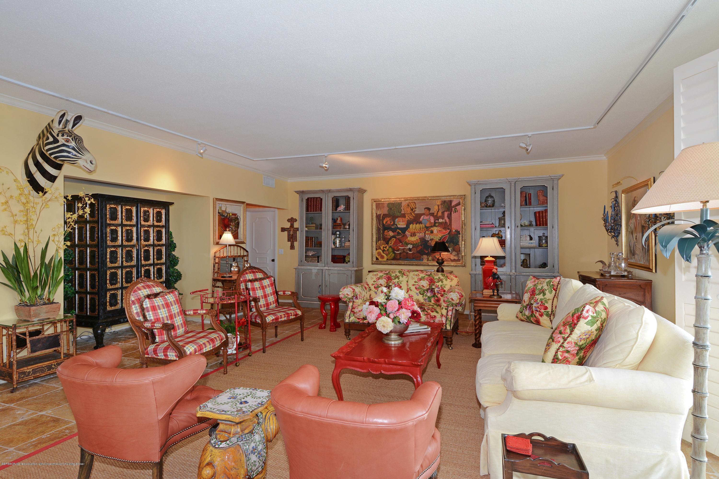 2150 Ibis Isle Road, Unit 14 Palm Beach, FL 33480 - Photo 6 of 13 Living Room