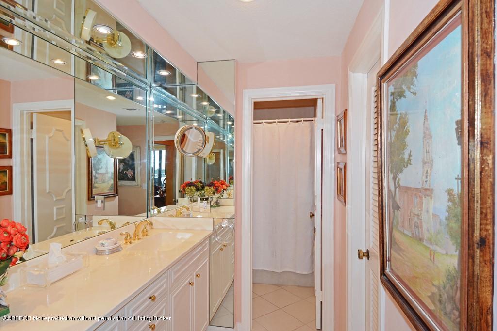 2150 Ibis Isle Road, Unit 14 Palm Beach, FL 33480 - Photo 10 of 13 Master Bathroom
