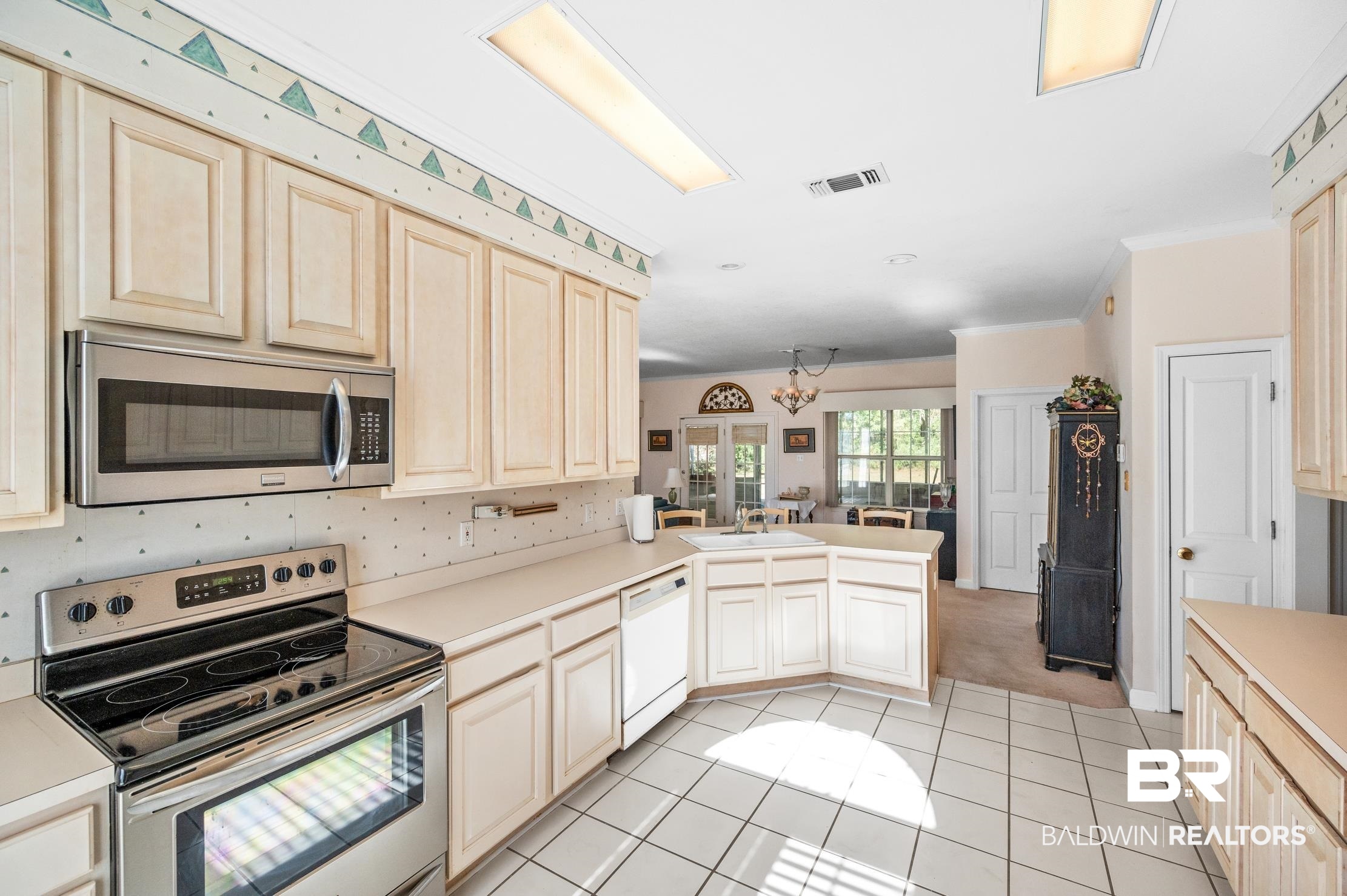 9260 Bay Point Drive Elberta, AL 36530 - Photo 14 of 34 Kitchen featuring stainless steel appliances, kitchen peninsula, sink, and light tile floors