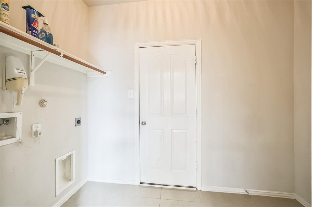 911 Merlin Roost Katy, TX 77494 - Photo 21 of 42 a view of a hallway with entryway