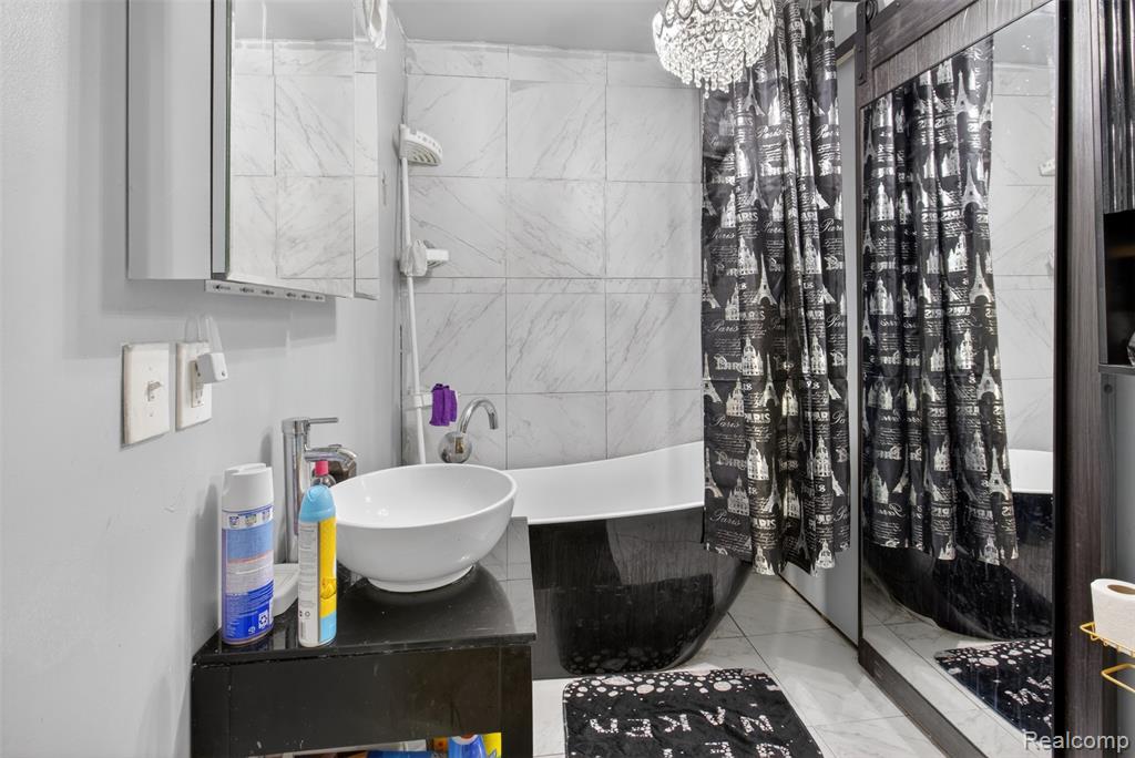 454 East Atherton Road Flint, MI 48507 - Photo 15 of 24