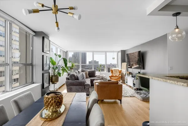 $3,400 | 655 West Irving Park Road, Unit 1101, Chicago, IL 60613