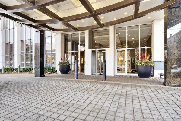 $3,400 | 655 West Irving Park Road, Unit 1101, Chicago, IL 60613