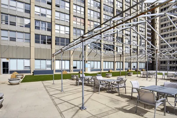 $3,400 | 655 West Irving Park Road, Unit 1101, Chicago, IL 60613