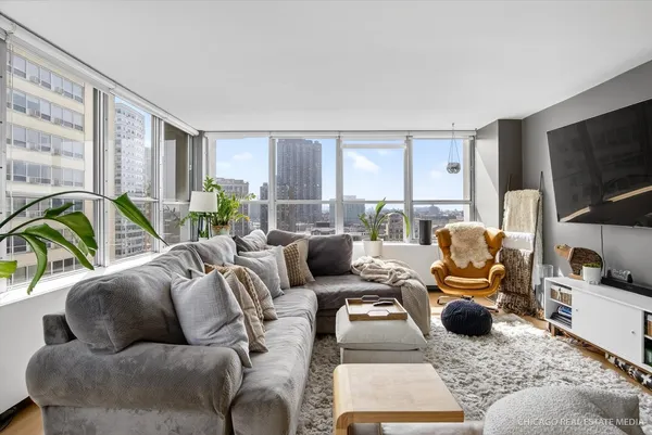 $3,400 | 655 West Irving Park Road, Unit 1101, Chicago, IL 60613