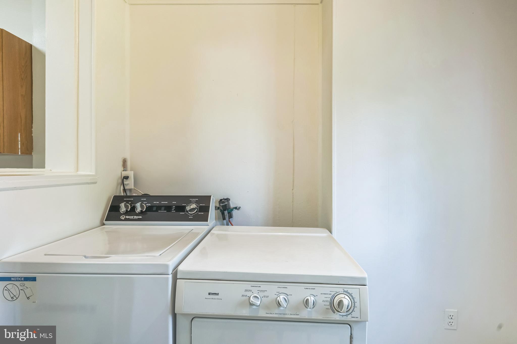 522 Randolph Street Northwest, Unit 1 Washington, DC 20011 - Photo 14 of 33 a utility room with dryer and washer