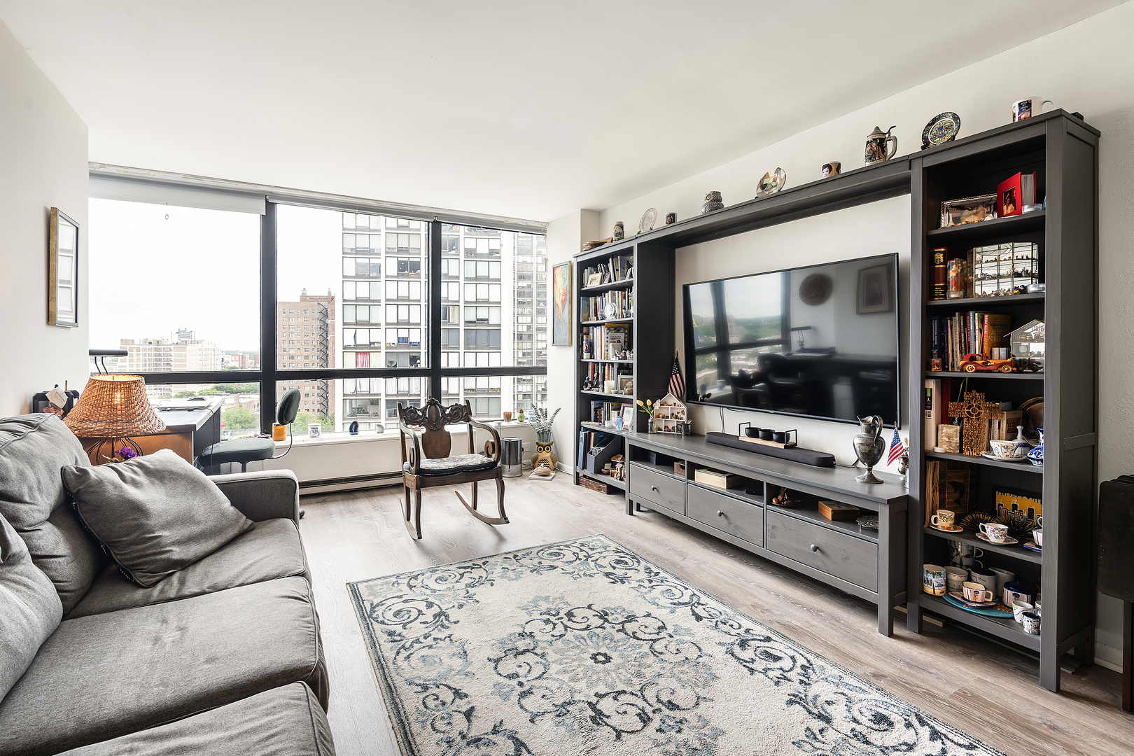 5415 North Sheridan Road, Unit 1409 Chicago, IL 60640 - Photo 4 of 23 Gallery Image 4