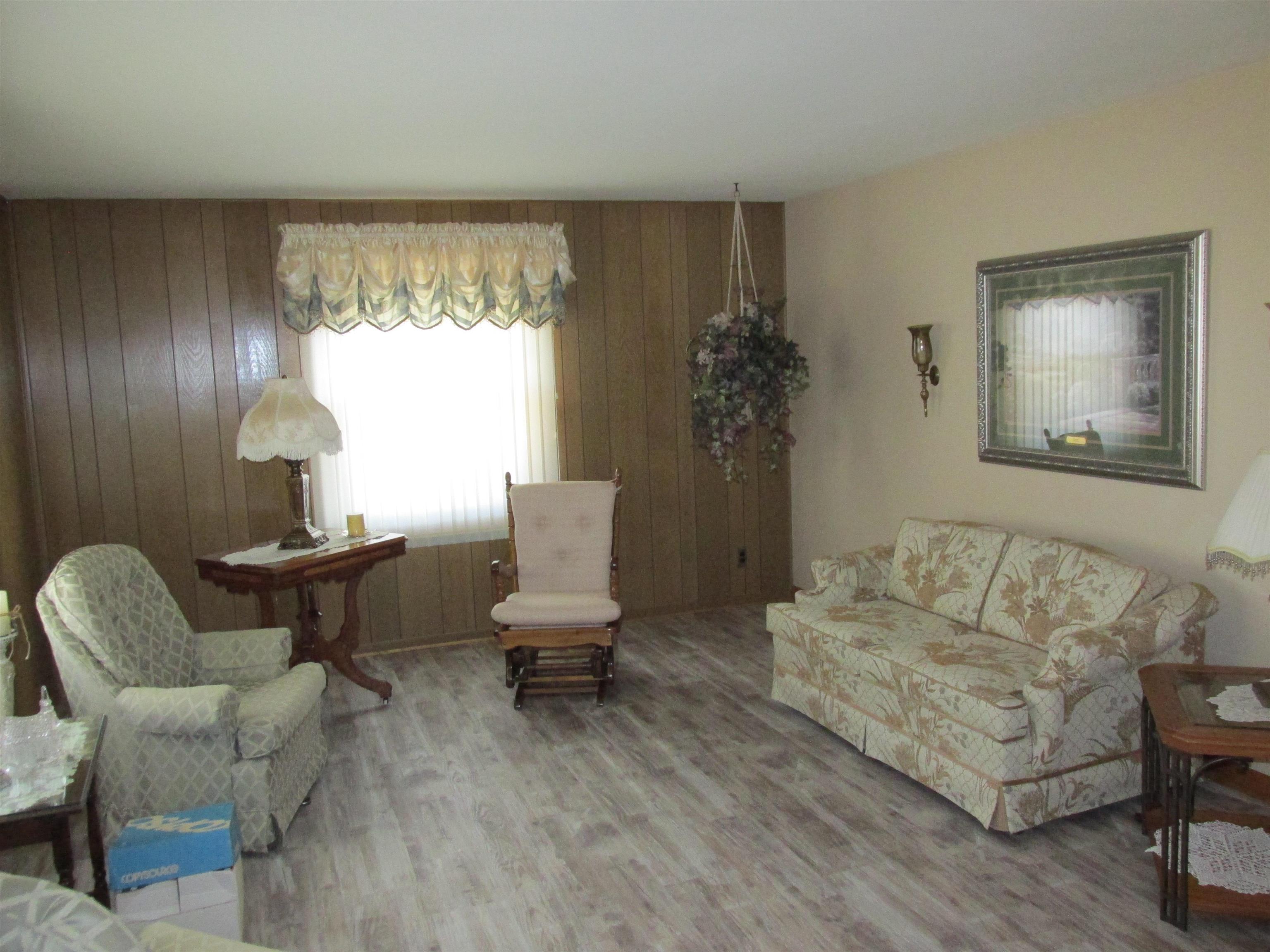 1011 East Lindbergh Street Appleton, WI 54911 - Photo 13 of 26