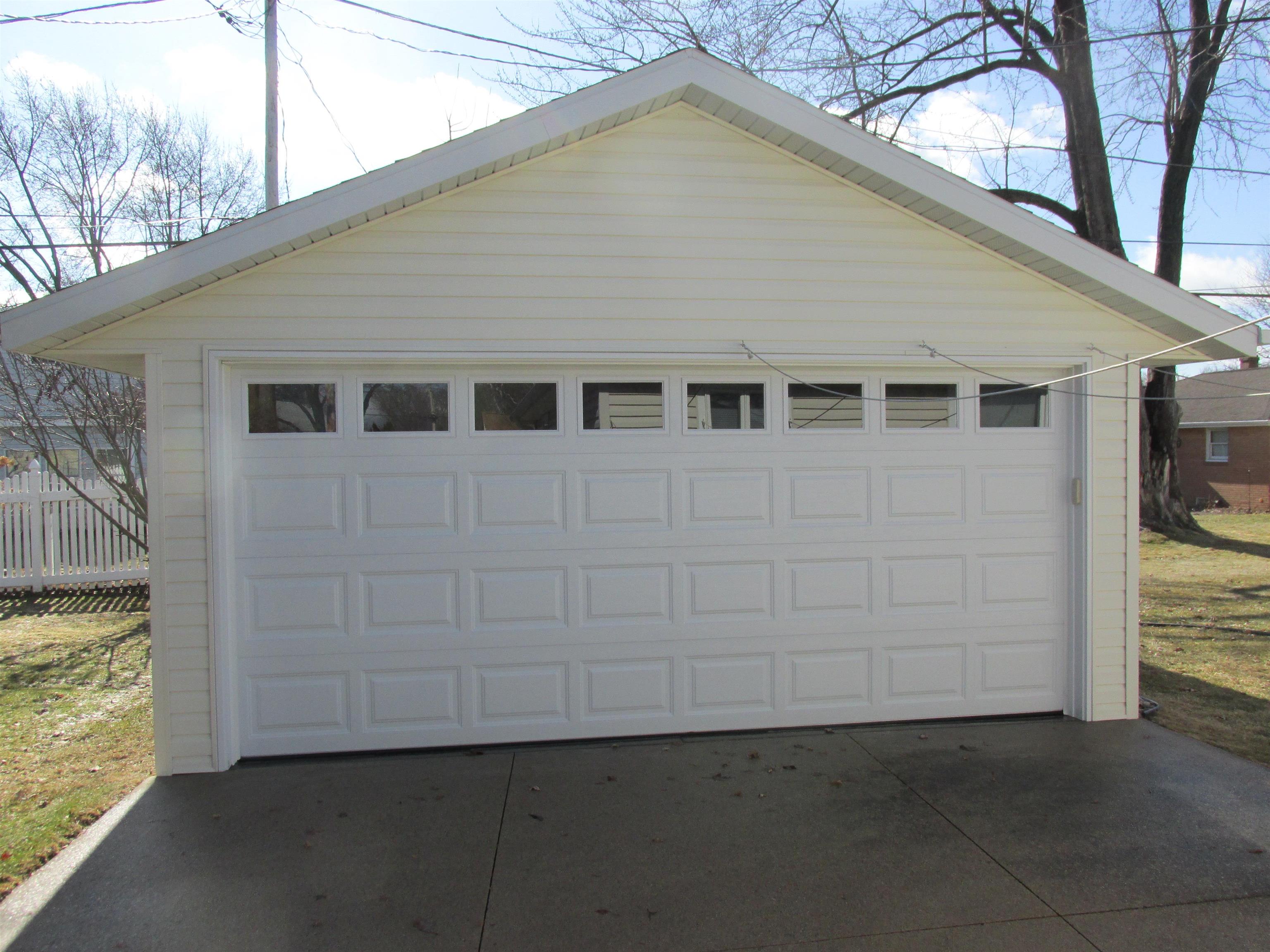 1011 East Lindbergh Street Appleton, WI 54911 - Photo 3 of 26