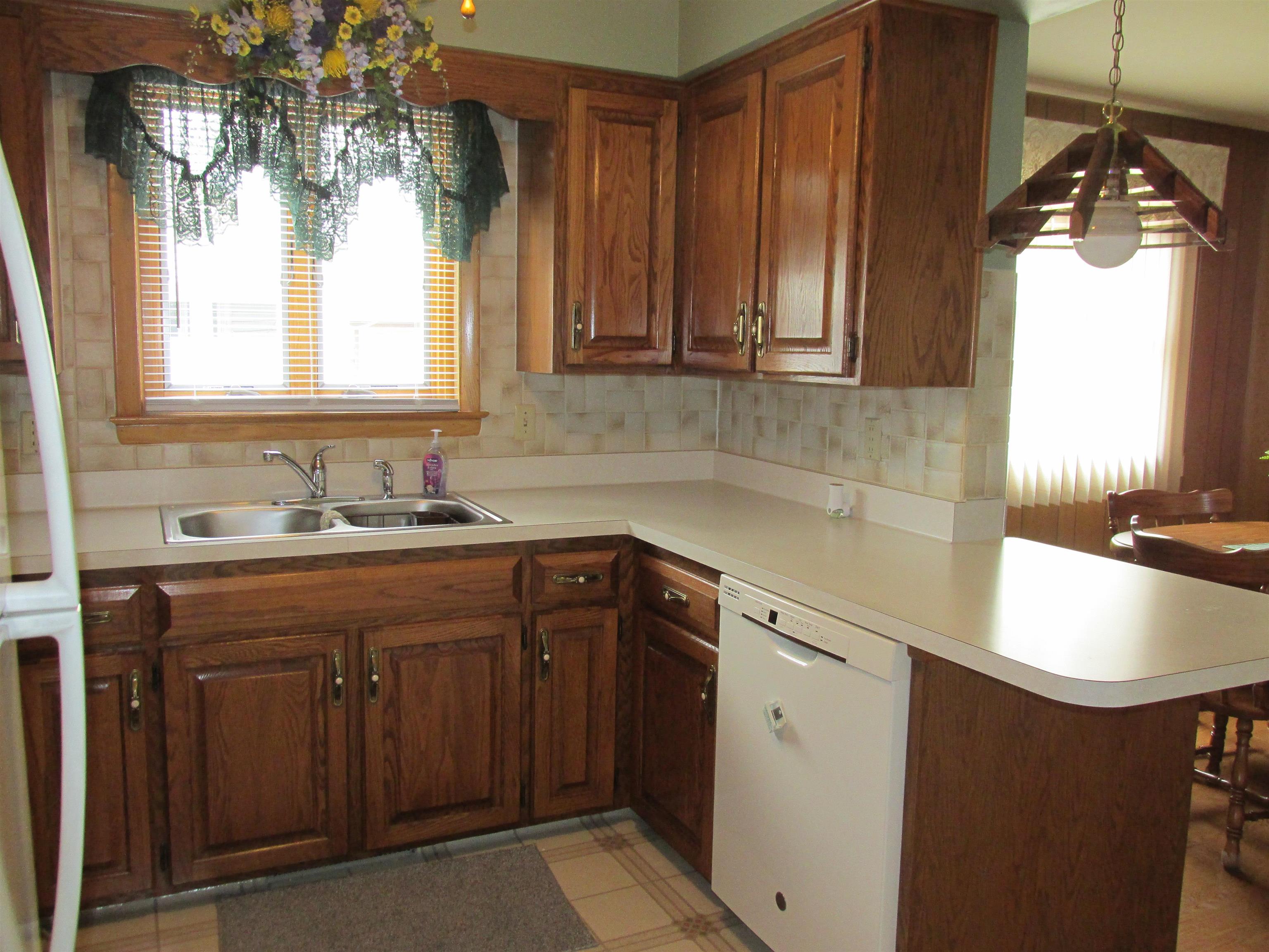 1011 East Lindbergh Street Appleton, WI 54911 - Photo 4 of 26