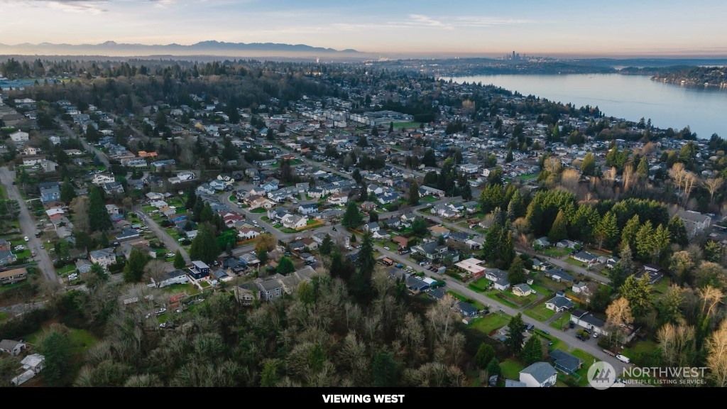 672 Lind Avenue Northwest Renton, WA 98057 - Photo 19 of 25 a view of city and mountain