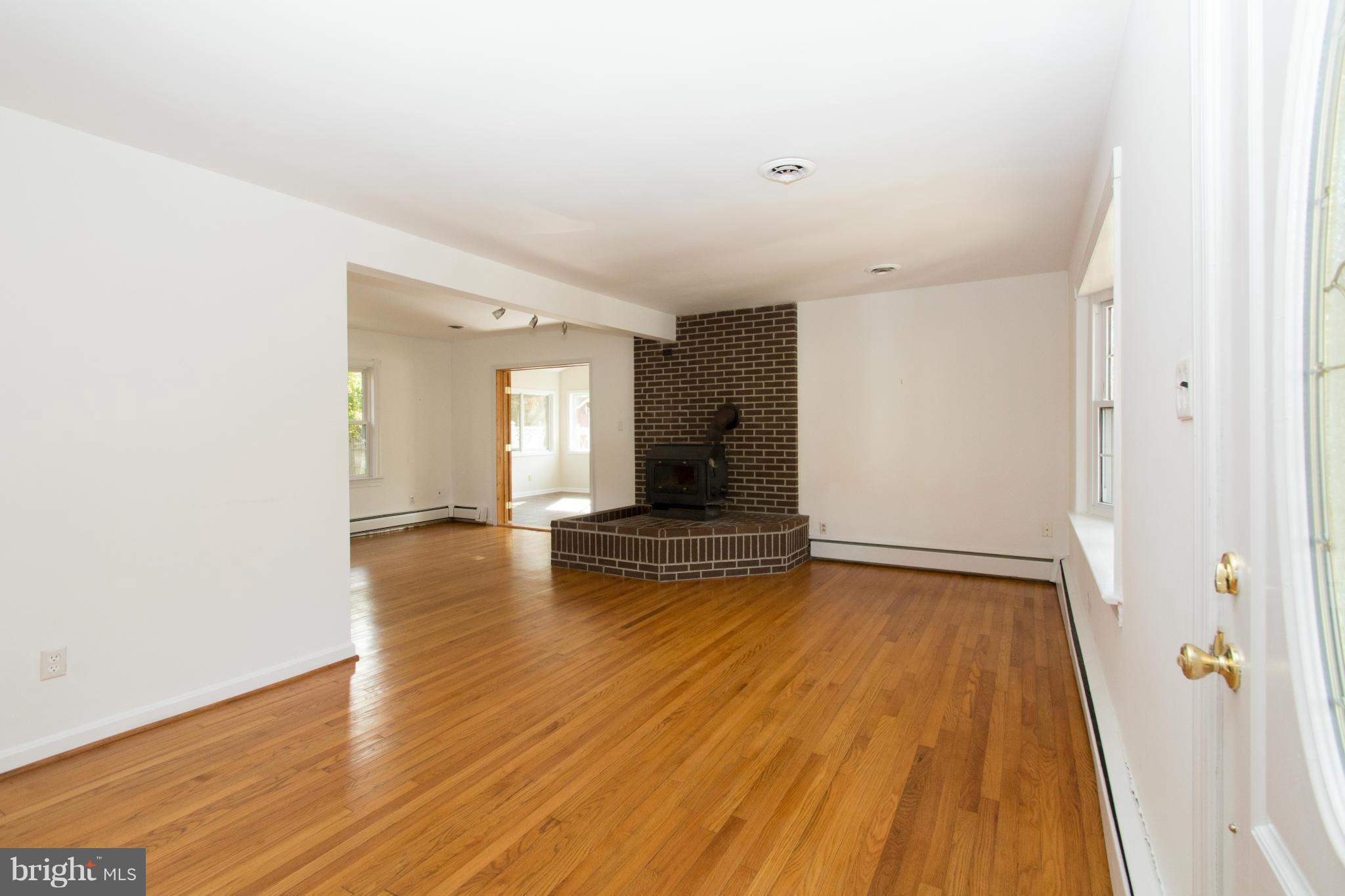 5903 Joe Road Deale, MD 20751 - Photo 5 of 28 Living Room
