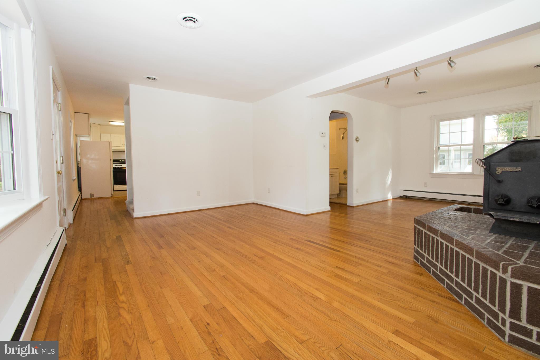 5903 Joe Road Deale, MD 20751 - Photo 6 of 28 Living Room
