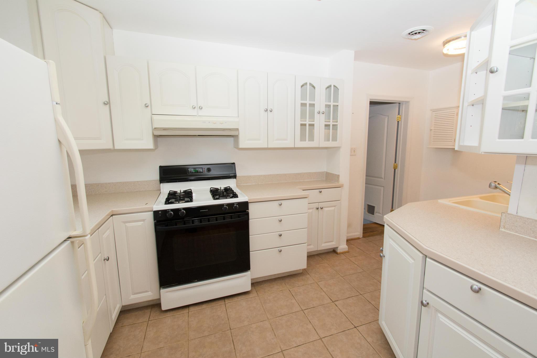 5903 Joe Road Deale, MD 20751 - Photo 9 of 28 Kitchen