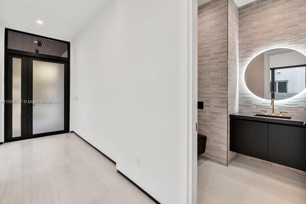 1215 Northeast 11th Avenue, Unit B Fort Lauderdale, FL 33304 - Photo 8 of 62