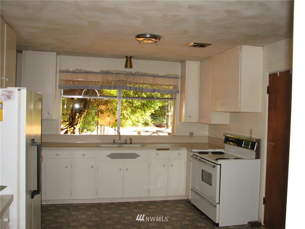 5834 Bayview Road Clinton, WA 98236 - Photo 4 of 25 Gallery Image 4