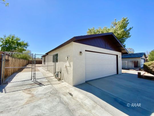 401 South Fountain Street Ridgecrest, CA 93555 - Photo 5 of 29 a house view with a outdoor space