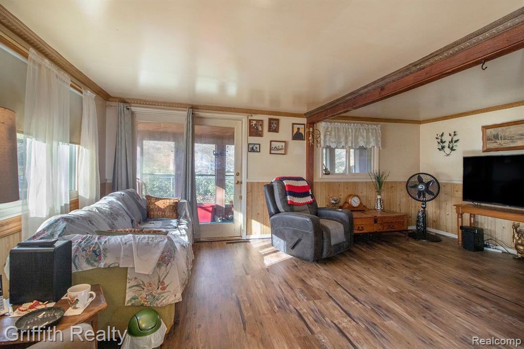 9391 Carpenter Road Milan, MI 48160 - Photo 4 of 18