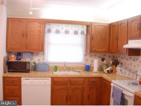 2 A Magnolia Road Manahawkin, NJ 08050 - Photo 4 of 8