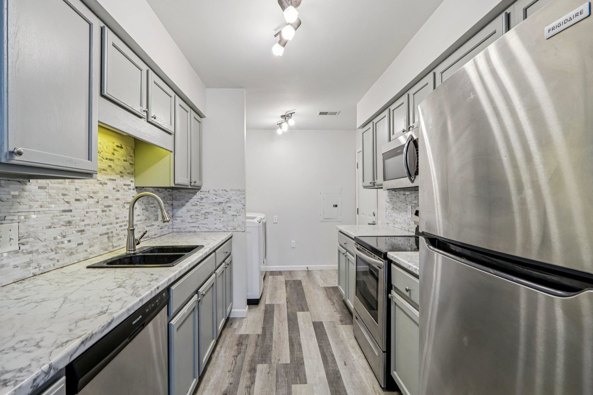 219 Larkspur Court Sun Prairie, WI 53590 - Photo 11 of 25