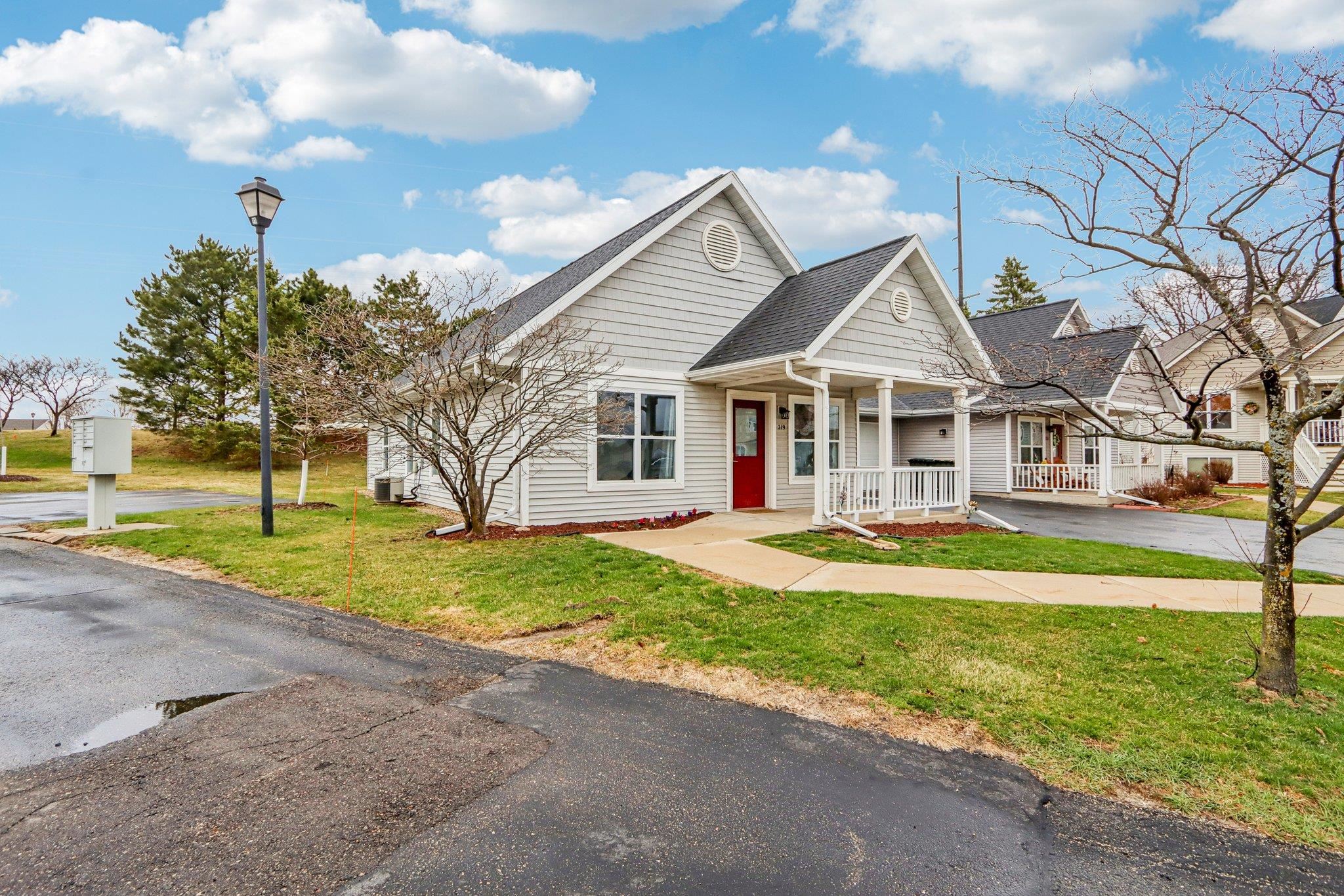 219 Larkspur Court Sun Prairie, WI 53590 - Photo 3 of 25