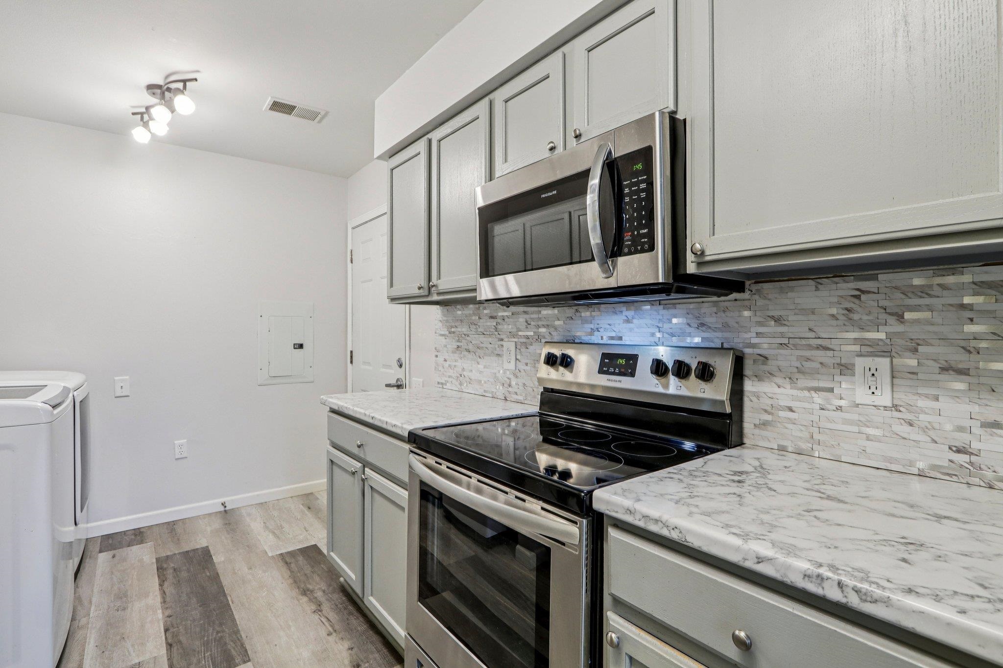 219 Larkspur Court Sun Prairie, WI 53590 - Photo 9 of 25