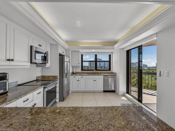 $895,000 | 6001 Pelican Bay Boulevard, Unit 503, Naples, FL 34108