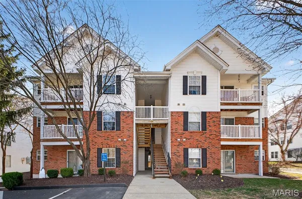 $159,900 | 420 Benton Drive, Unit G, St. Peters, MO 63376