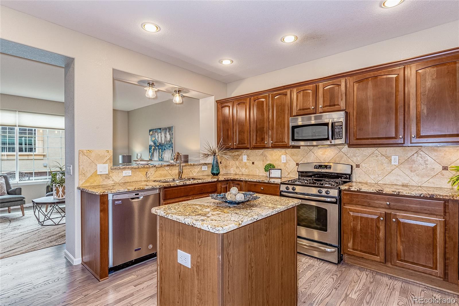 592 Brookhurst Avenue, Unit 26B Highlands Ranch, CO 80129 - Photo 11 of 19 a kitchen with a stove sink and microwave