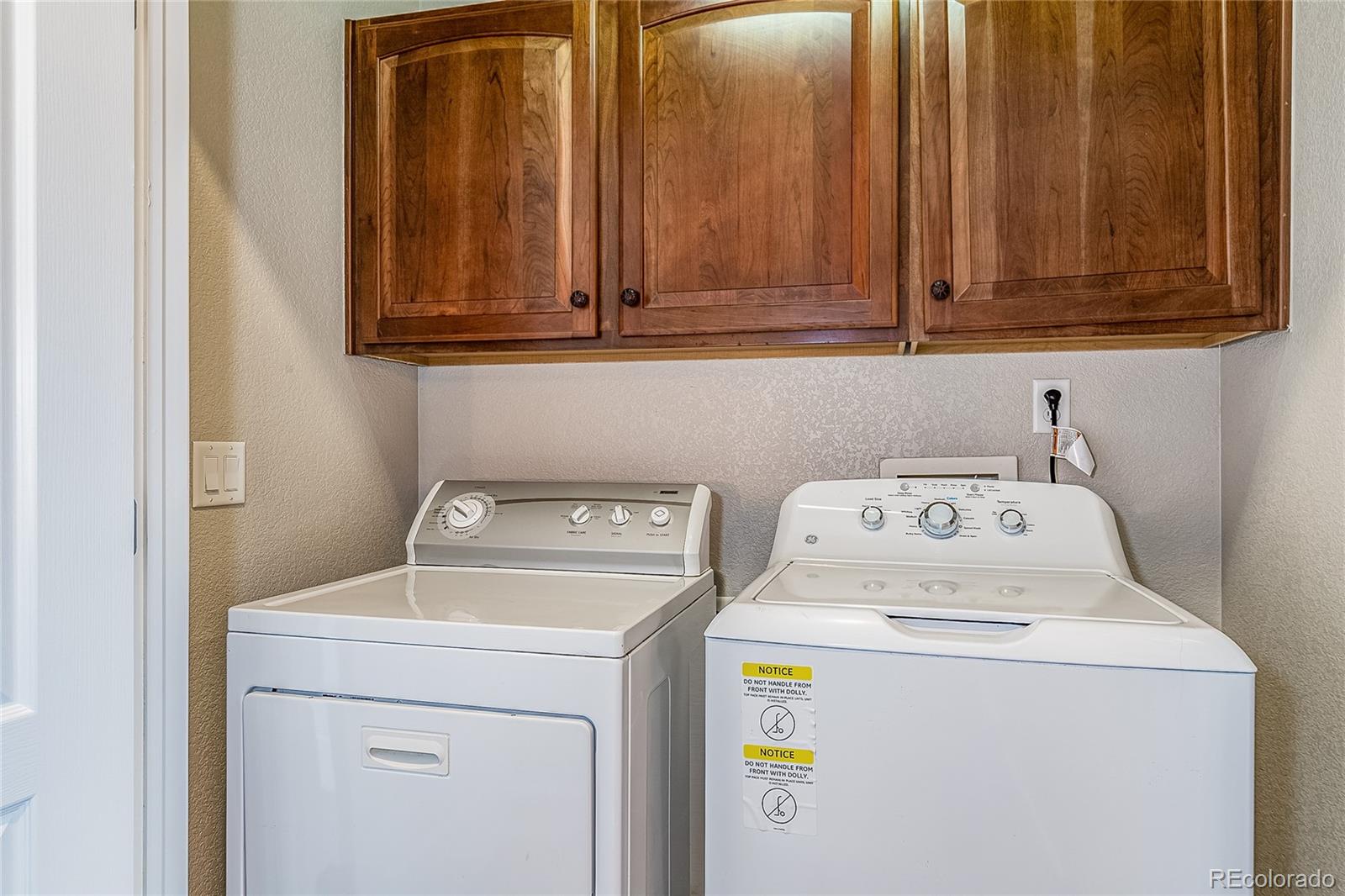 592 Brookhurst Avenue, Unit 26B Highlands Ranch, CO 80129 - Photo 17 of 19 a utility room with dryer and washer