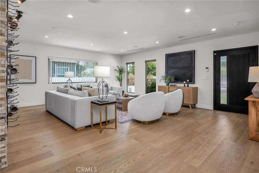 5110 Greenbush Avenue Sherman Oaks, CA 91423 - Photo 14 of 40 a living room with furniture and a wooden floor