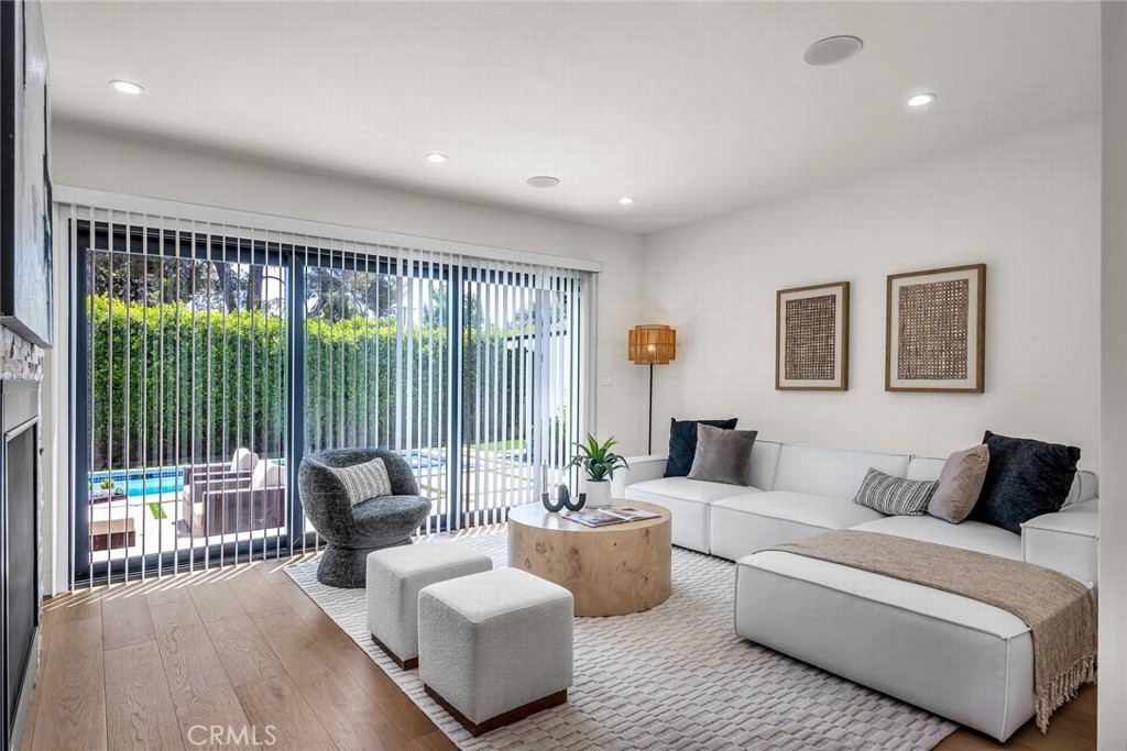 5110 Greenbush Avenue Sherman Oaks, CA 91423 - Photo 19 of 40 a living room with furniture and a large window