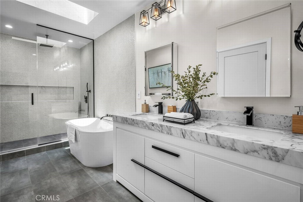 5110 Greenbush Avenue Sherman Oaks, CA 91423 - Photo 31 of 40 a bathroom with a granite countertop sink mirror and bathtub