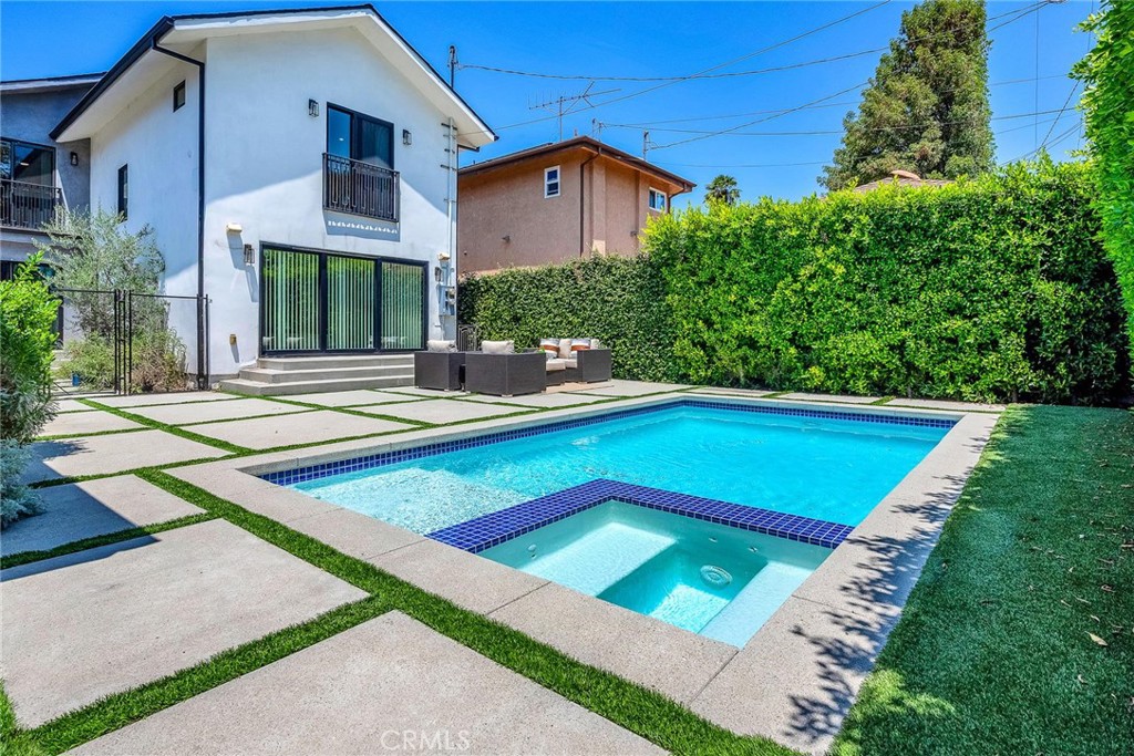 5110 Greenbush Avenue Sherman Oaks, CA 91423 - Photo 37 of 40 a backyard of a house with outdoor seating