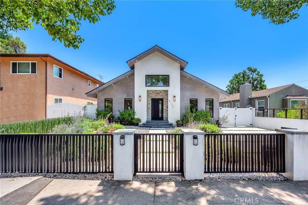 5110 Greenbush Avenue Sherman Oaks, CA 91423 - Photo 40 of 40 front view of a house with a porch