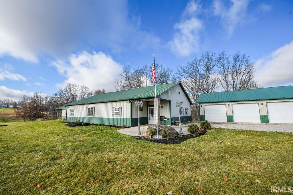 2320 South Walnut Road Bloomfield, IN 47424 - Photo 1 of 32