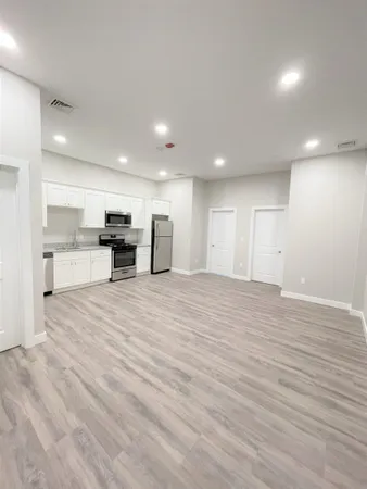 $1,850 | 62 Lowell Street, Unit 5, Manchester, NH 03101