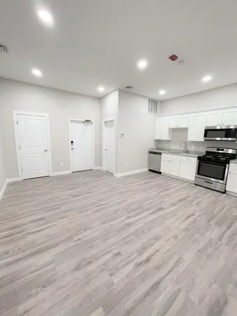 $1,850 | 62 Lowell Street, Unit 5, Manchester, NH 03101