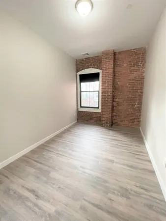 $1,850 | 62 Lowell Street, Unit 5, Manchester, NH 03101