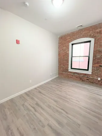 $1,850 | 62 Lowell Street, Unit 5, Manchester, NH 03101