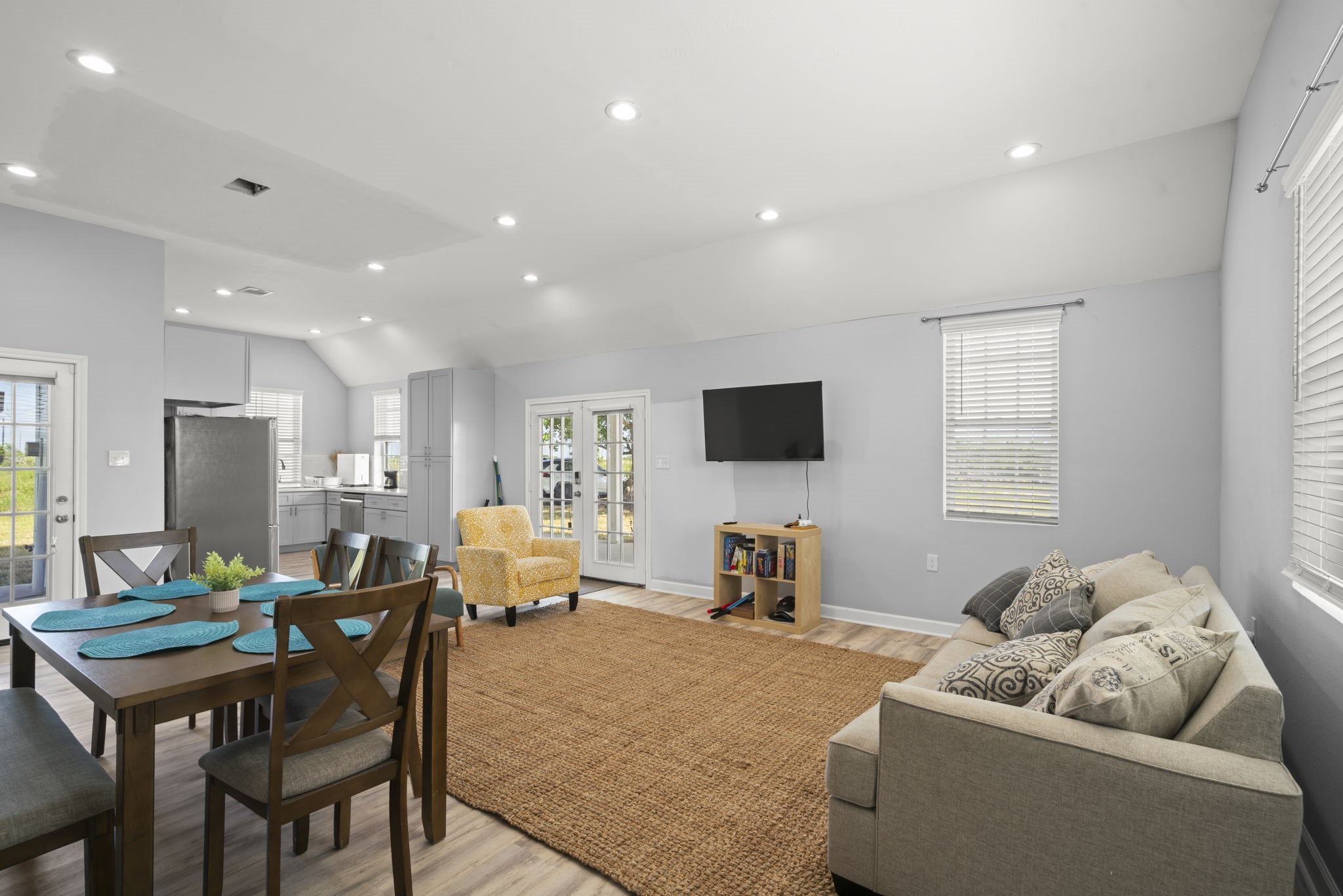 3582 County Road 476 Palacios, TX 77465 - Photo 4 of 31 a living room with furniture and a flat screen tv
