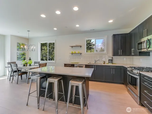 $989,000 | 11624 42nd Avenue South, Tukwila, WA 98168