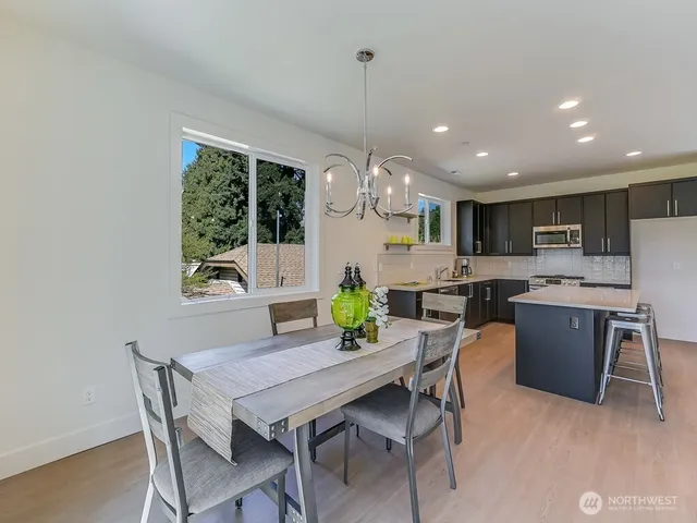 $989,000 | 11624 42nd Avenue South, Tukwila, WA 98168