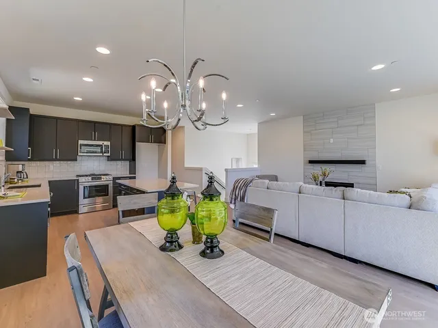 $989,000 | 11624 42nd Avenue South, Tukwila, WA 98168